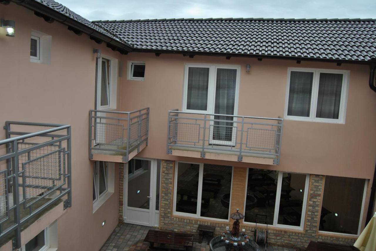 Hotel Simke Garni Subotica Exterior foto
