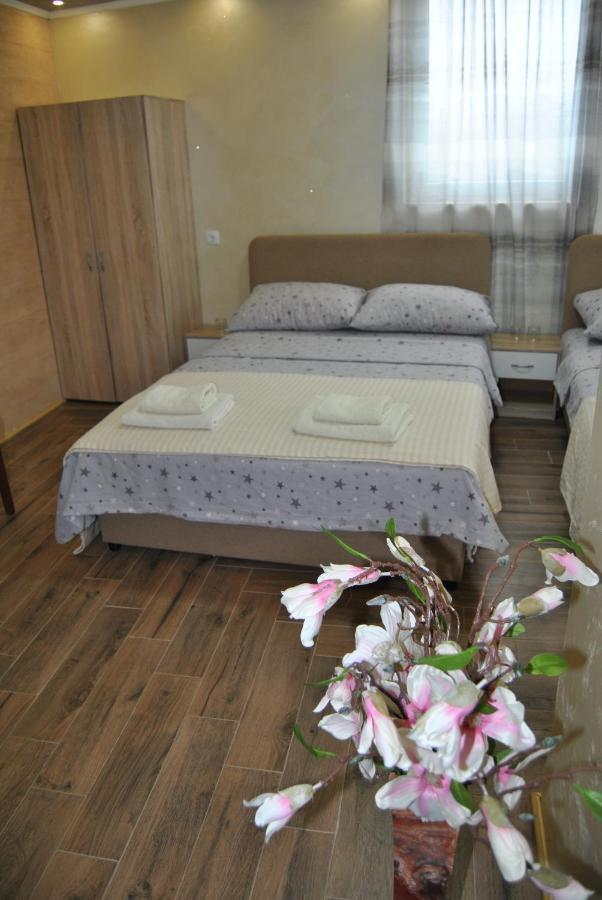 Hotel Simke Garni Subotica Exterior foto